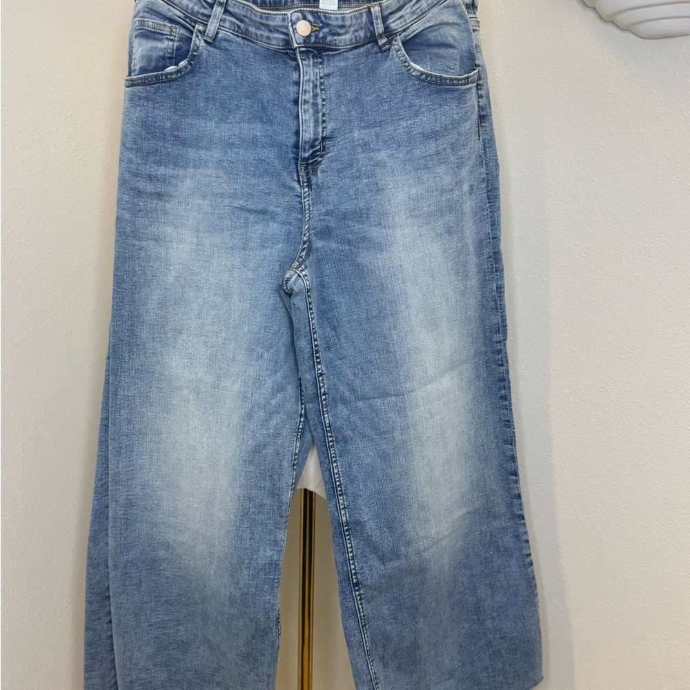 H&M Wide Leg Cropped Jeans Size 14 Light Wash Good Condition